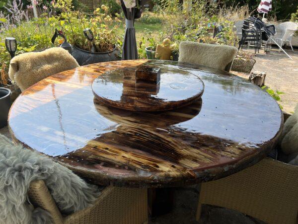 Kæmpe spisebord af kabeltromle med epoxy